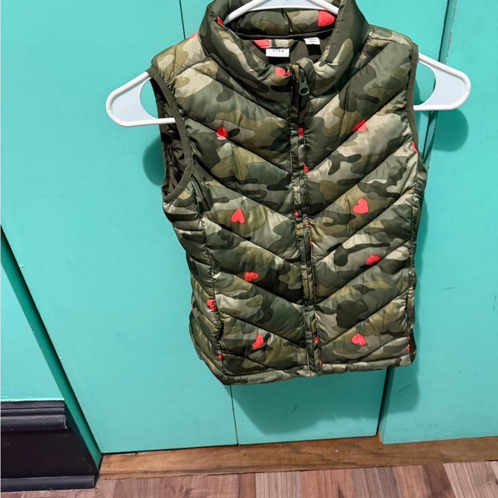 GAP Kids Camo Puffer Vest with Red Heart Accents